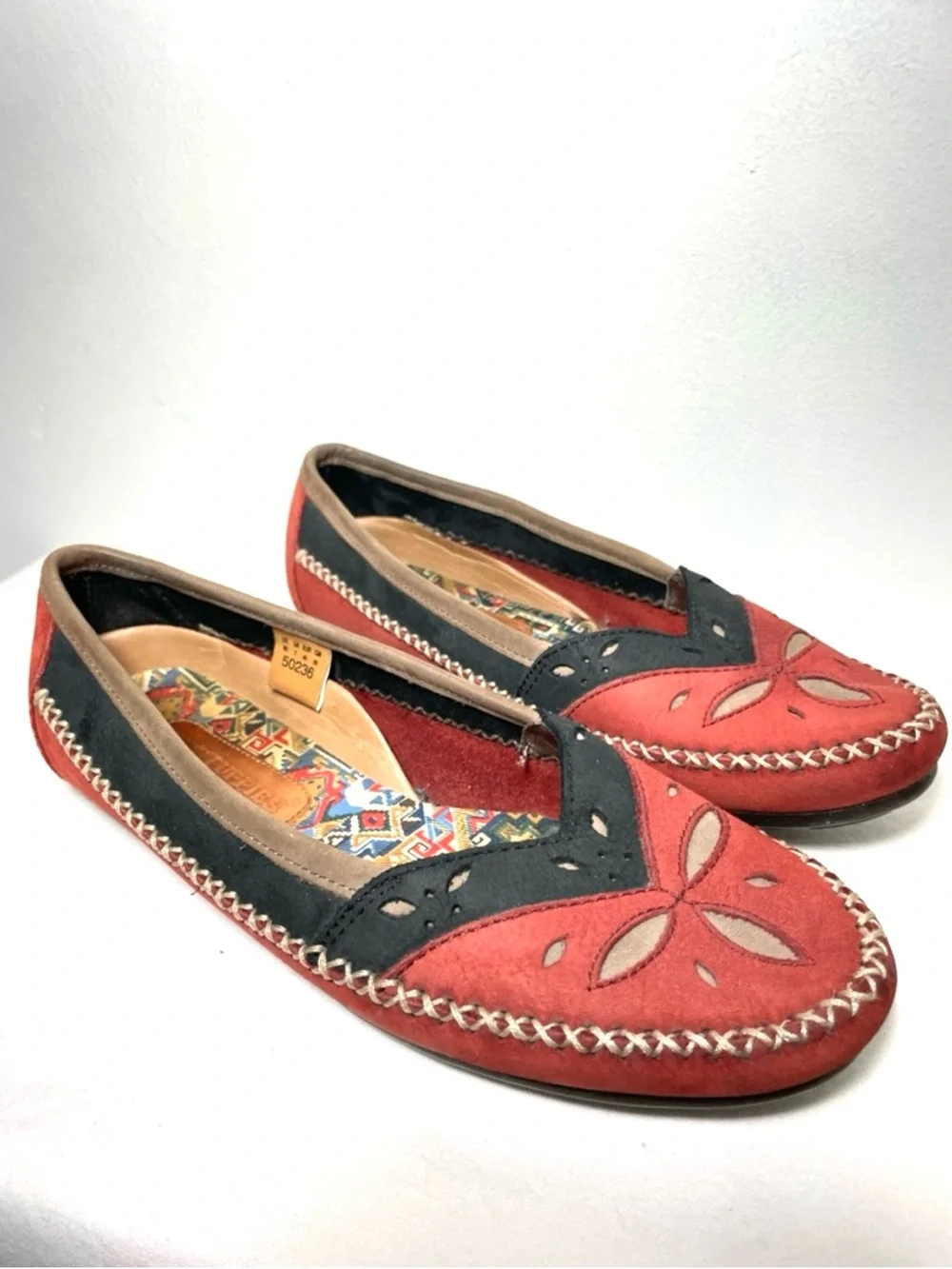 EUC Vintage Hush Puppies Red Black Cutout Moccasins Suede Flats 9
